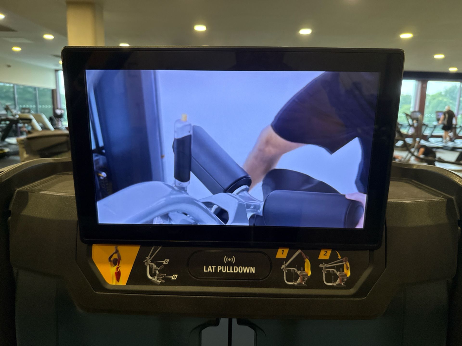 Matrix Ultra Series Lat Pulldown With ITC - Image 2 of 10