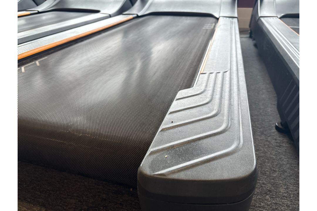 Matrix T-ES Treadmill With Touchscreen - Image 6 of 8