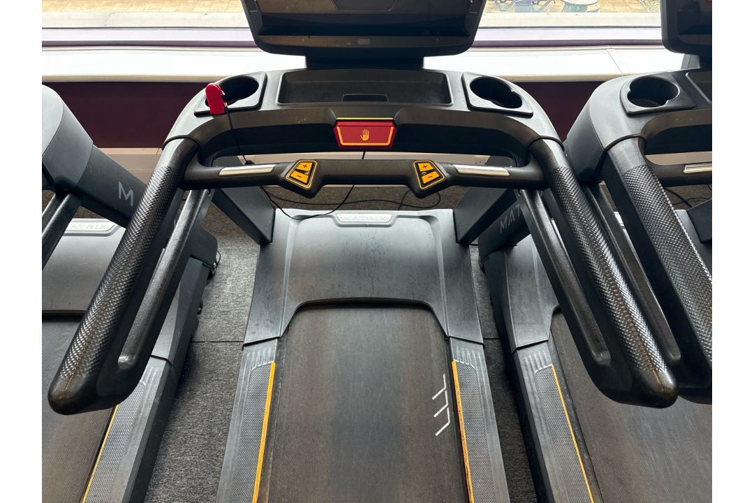 Matrix T-ES Treadmill With Touchscreen - Image 4 of 8
