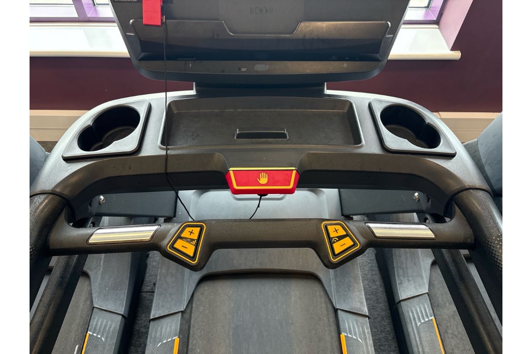 Matrix T-ES Treadmill With Touchscreen - Image 3 of 8