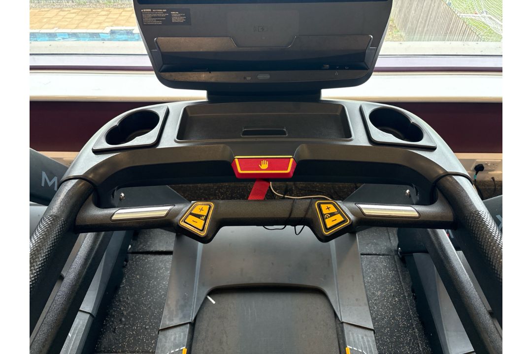 Matrix T-ES Treadmill With Touchscreen - Image 3 of 8