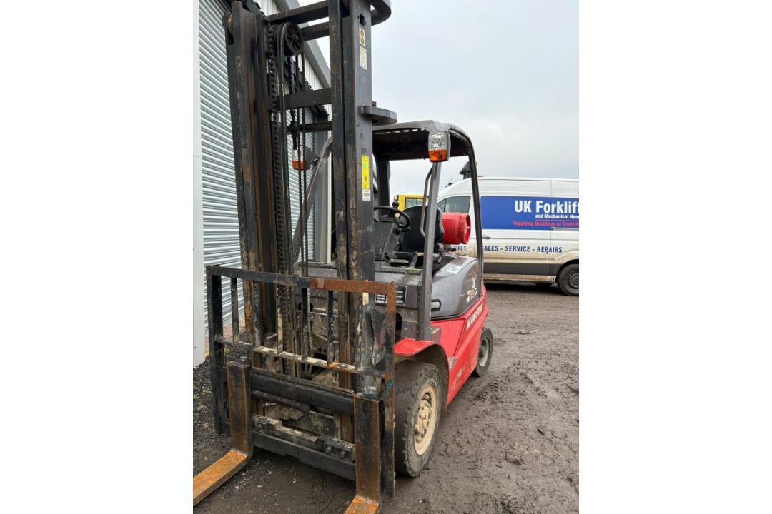 Manitou 2.5 MI25G Tonne Gas Forklift, 2017 Model, ONLY 3767 HOURS!!, 3.7m Lift With Side Shift - Image 7 of 9