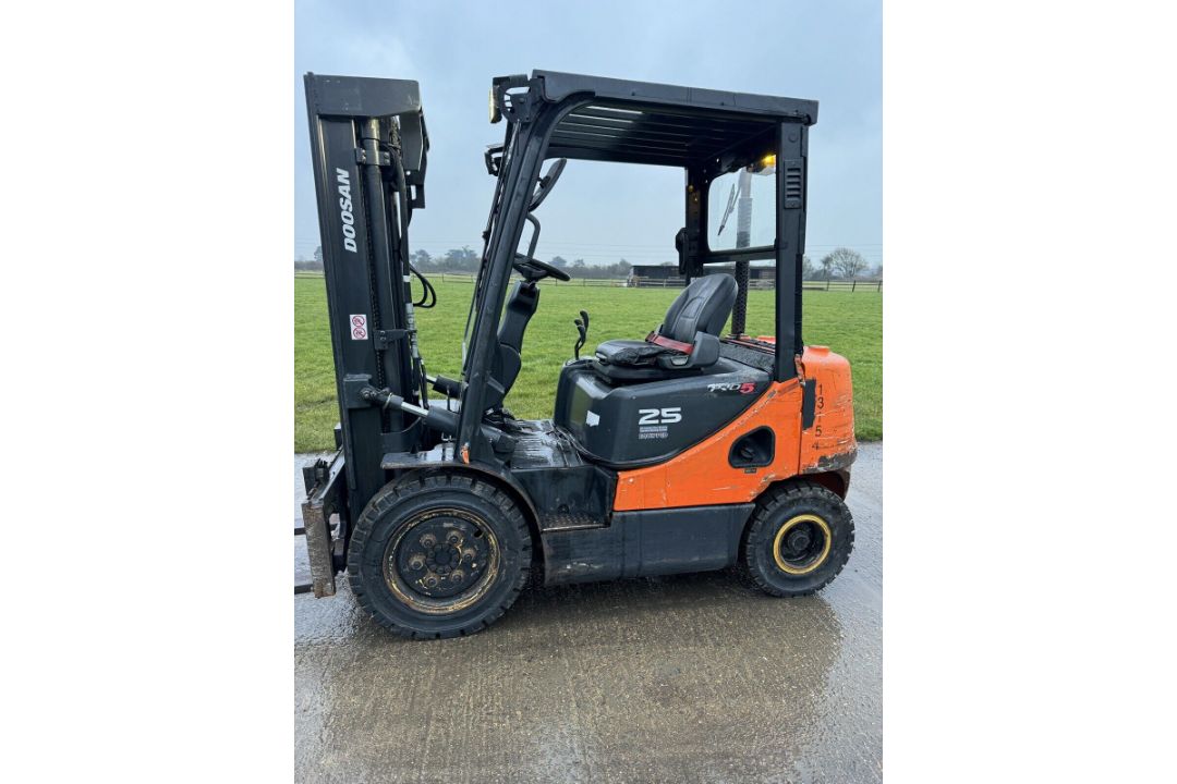 2016 Doosan D25S-5 2.5 Tonne Diesel Forklift, Container Spec, 10971 Hours, 4.5m Triple Mast - Image 2 of 7