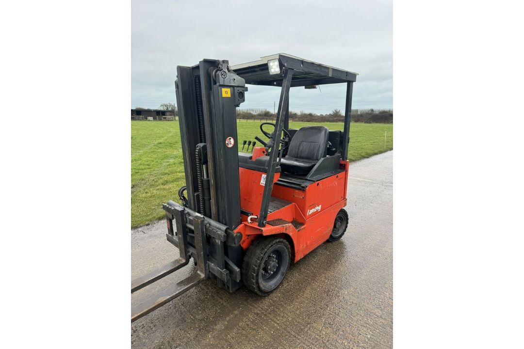 Lansing Linde 1.8 Tonne Electric Forklift Container Spec, Complete With Charger - Image 4 of 5
