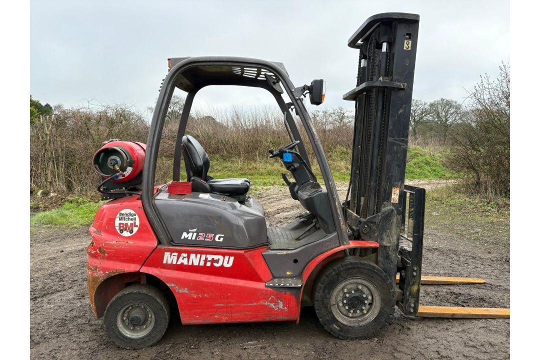 Manitou 2.5 MI25G Tonne Gas Forklift, 2017 Model, ONLY 3767 HOURS!!, 3.7m Lift With Side Shift - Image 6 of 9