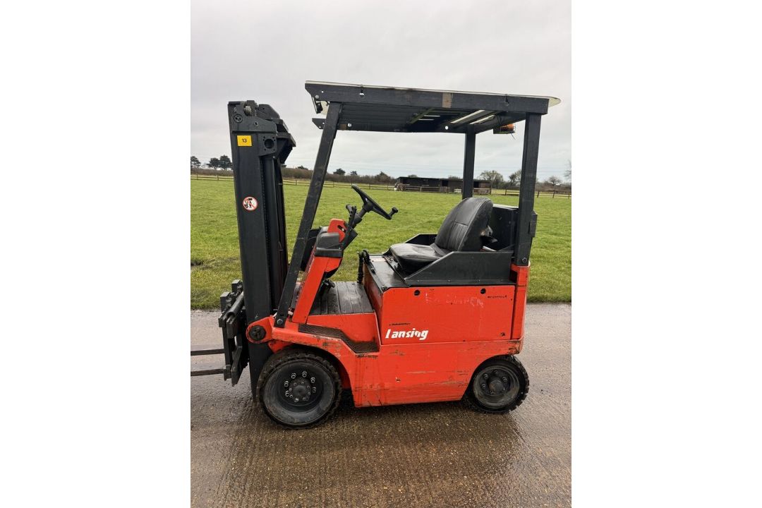 Lansing Linde 1.8 Tonne Electric Forklift Container Spec, Complete With Charger - Image 1 of 5