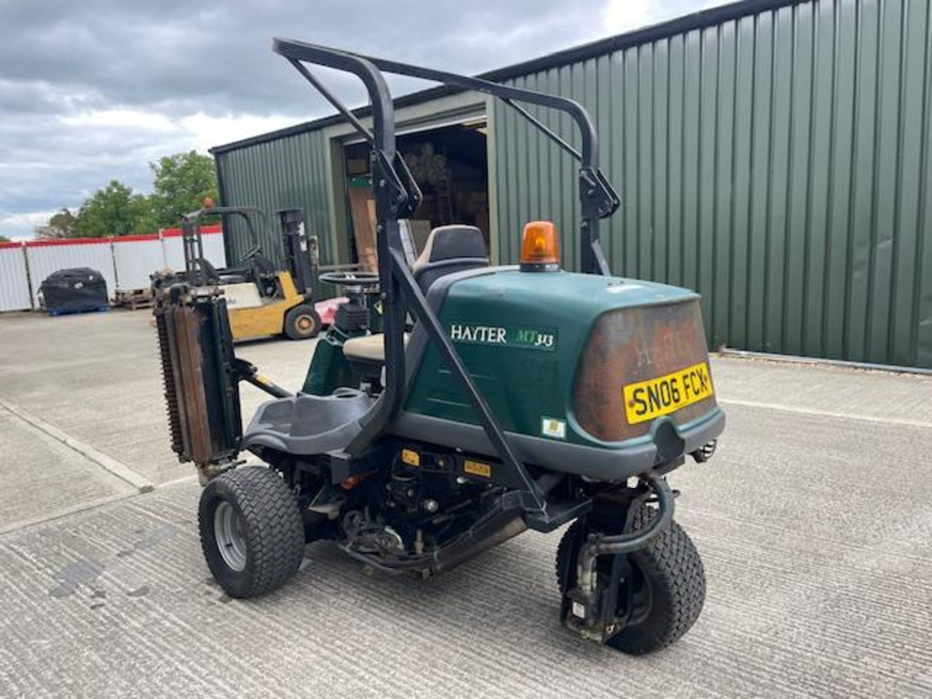 2006, HAYTER MT313 TRIPLE MOWER ROLL BAR - Image 11 of 16