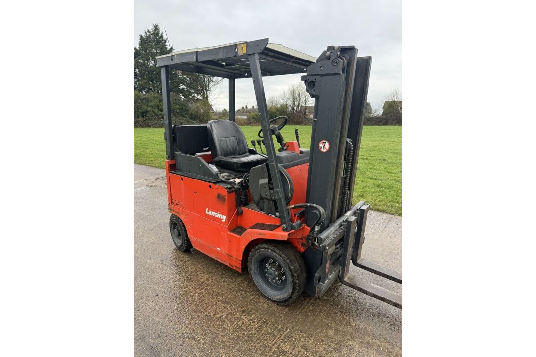 Lansing Linde 1.8 Tonne Electric Forklift Container Spec, Complete With Charger - Image 3 of 5