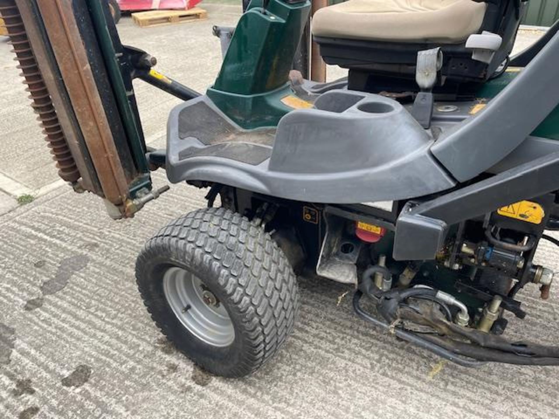 2006, HAYTER MT313 TRIPLE MOWER ROLL BAR - Image 9 of 16