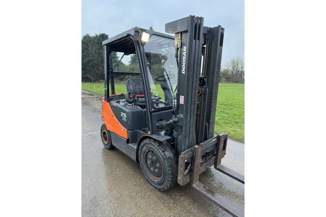 2016 Doosan D25S-5 2.5 Tonne Diesel Forklift, Container Spec, 10971 Hours, 4.5m Triple Mast - Image 3 of 7