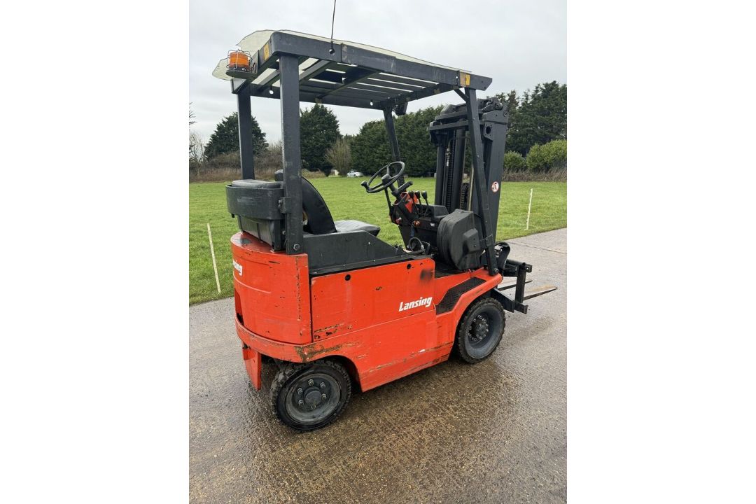 Lansing Linde 1.8 Tonne Electric Forklift Container Spec, Complete With Charger - Image 2 of 5