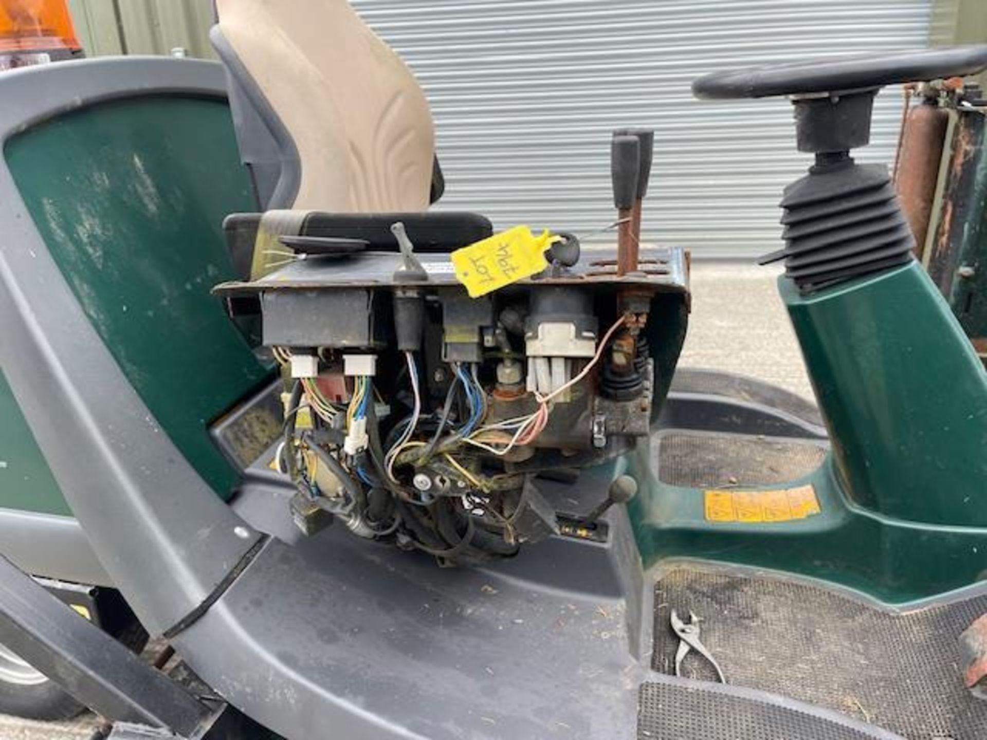 2006, HAYTER MT313 TRIPLE MOWER ROLL BAR - Image 3 of 16