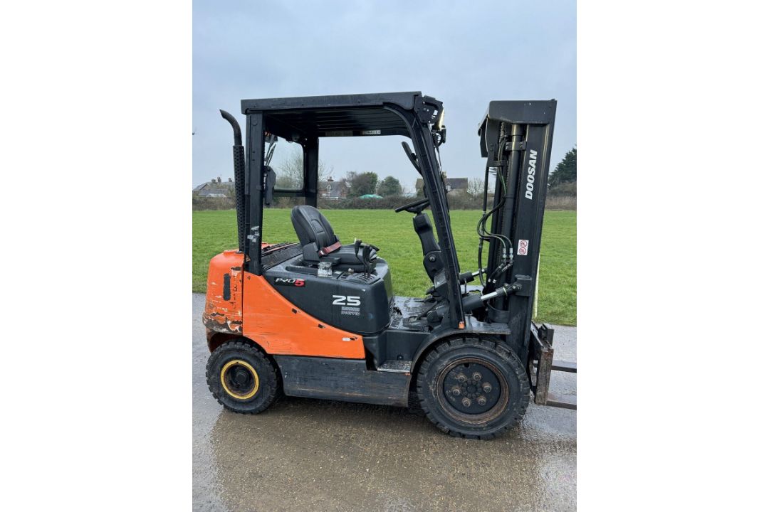 2016 Doosan D25S-5 2.5 Tonne Diesel Forklift, Container Spec, 10971 Hours, 4.5m Triple Mast - Image 4 of 7
