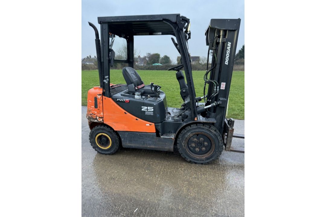 2016 Doosan D25S-5 2.5 Tonne Diesel Forklift, Container Spec, 10971 Hours, 4.5m Triple Mast - Image 1 of 7