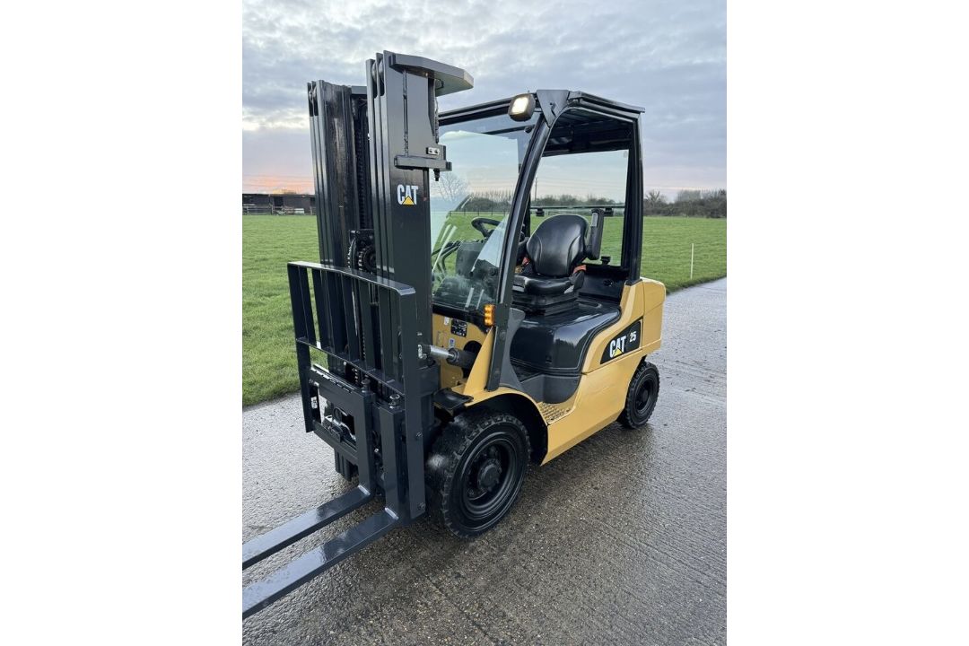 2020 Caterpillar 2.5 Tonne Diesel Forklift Container Spec Triple Mast - Image 2 of 6
