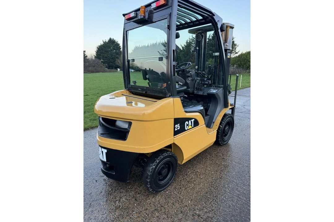 2020 Caterpillar 2.5 Tonne Diesel Forklift Container Spec Triple Mast - Image 6 of 6