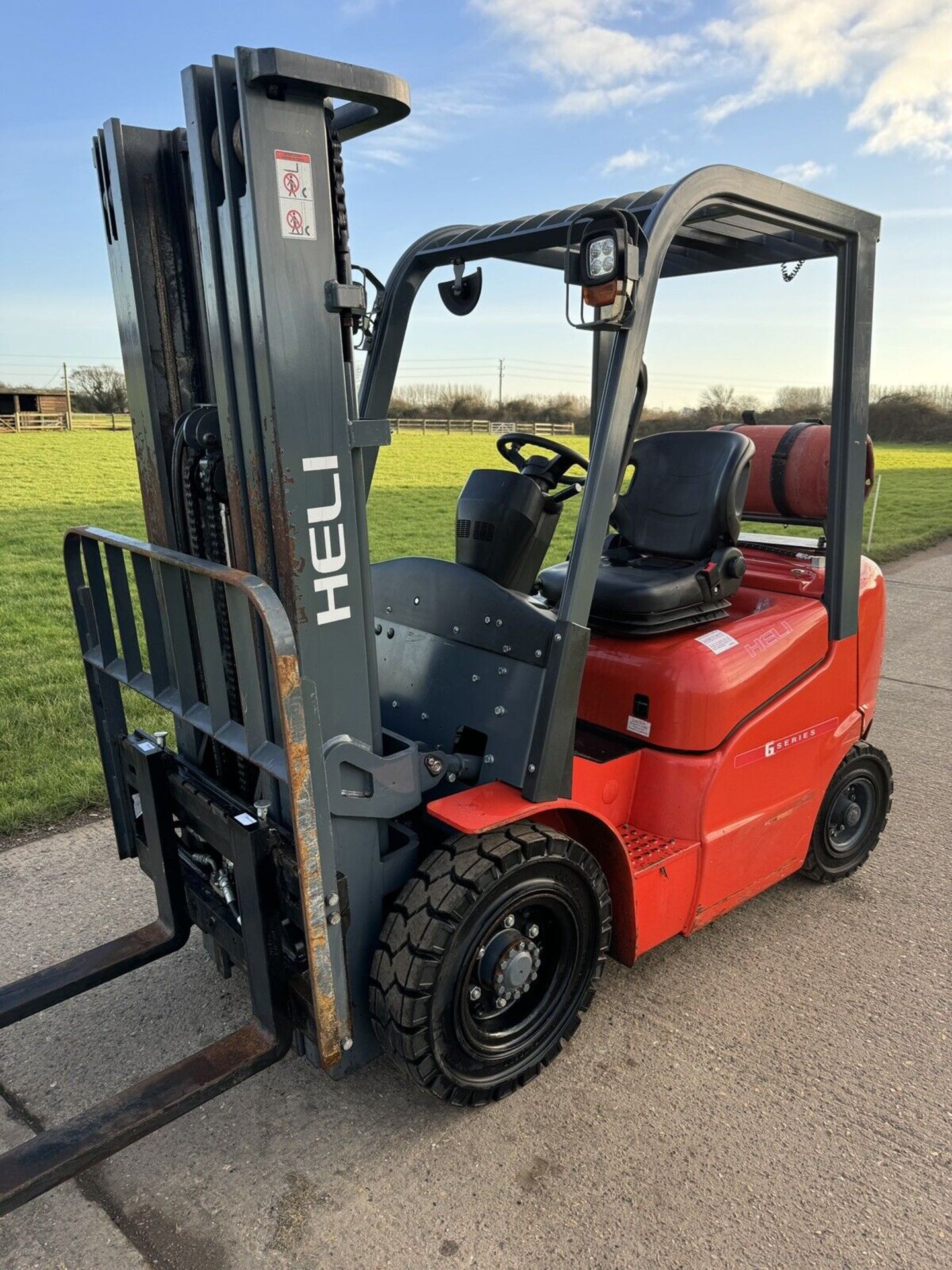 2019 Heli 2 Tonne Gas Forklift, Container Spec, 2945 Hours - Image 2 of 6