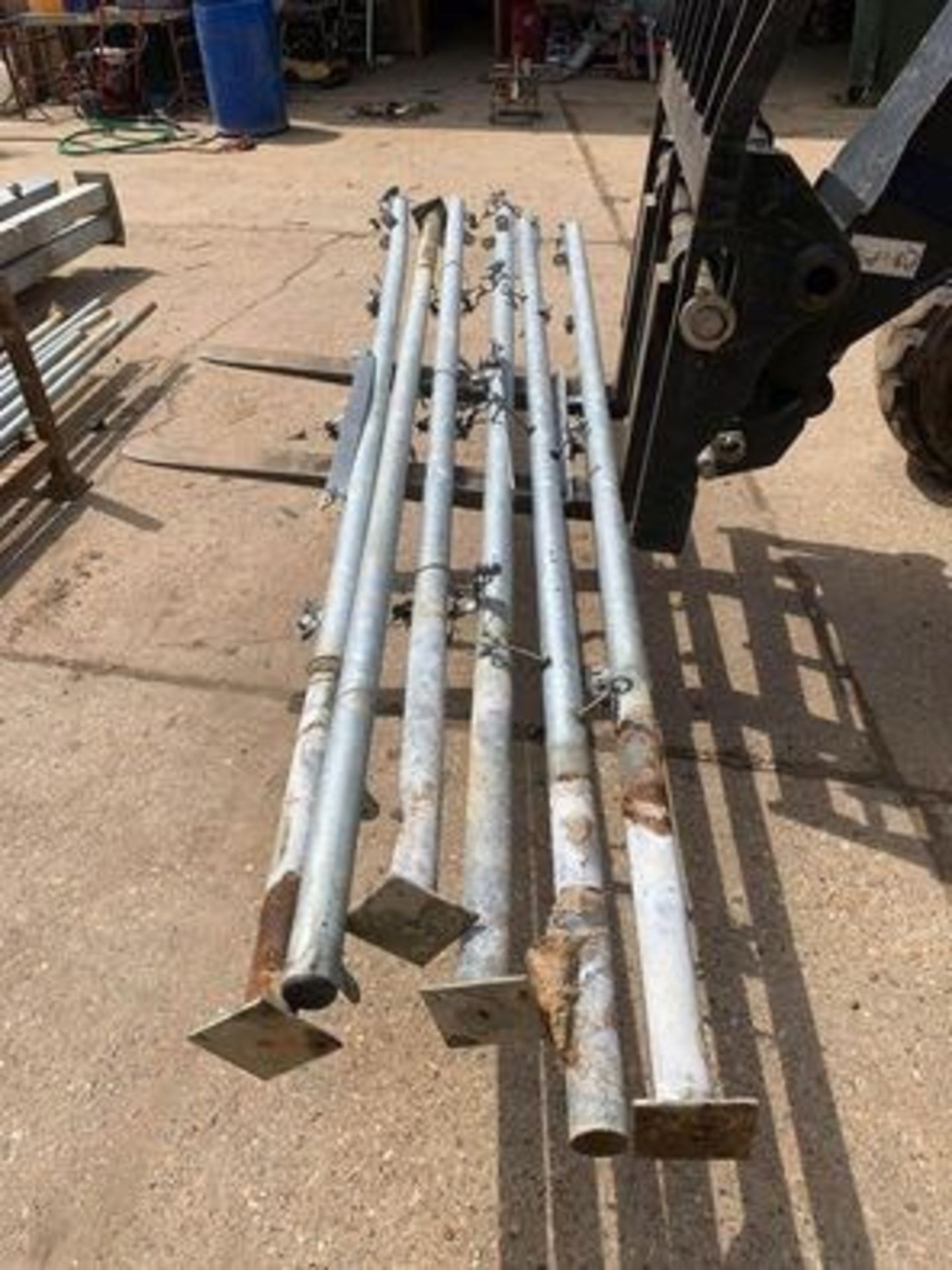 Heavy Duty Galvanised Link Fencing With Posts, Braces & Gates - Image 3 of 10