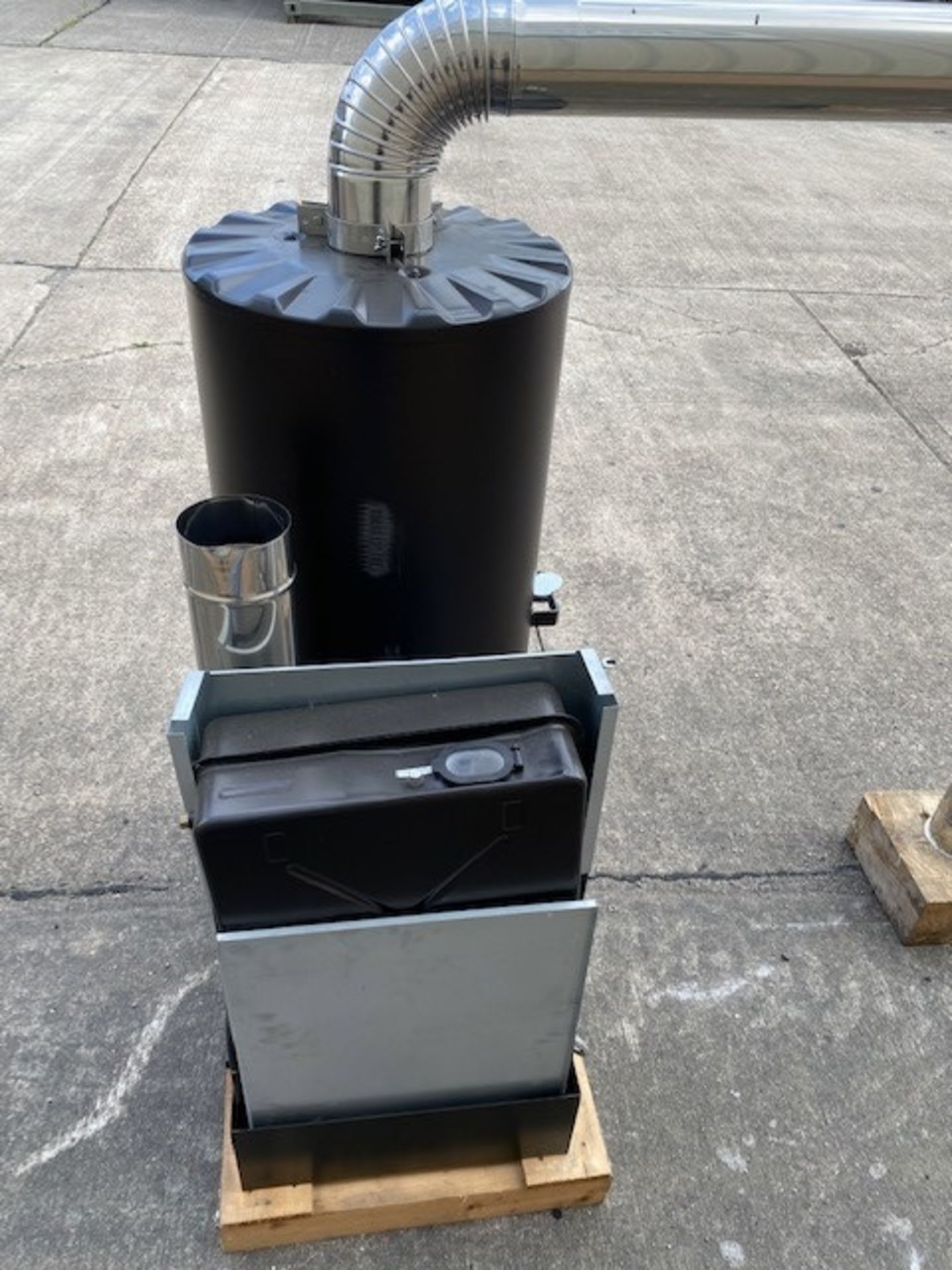 NO RESERVE - UNUSED Multi-Fuel Heater - DEVILLE with Blue Flame Technology - Image 6 of 17