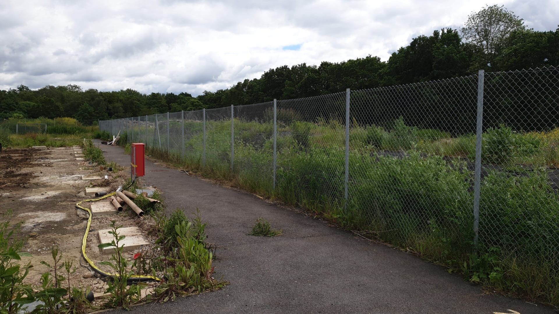Heavy Duty Galvanised Link Fencing With Posts, Braces & Gates - Image 10 of 10
