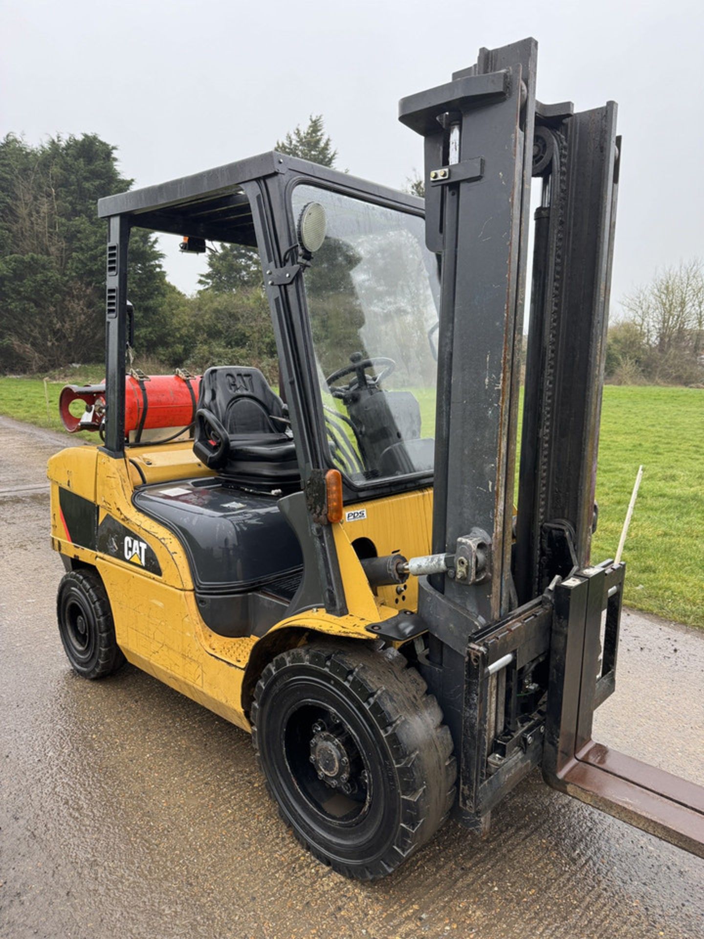 2014 Caterpillar GP35N 3.5 Tonne Gas Forklift, 8943 Hours - Image 2 of 4