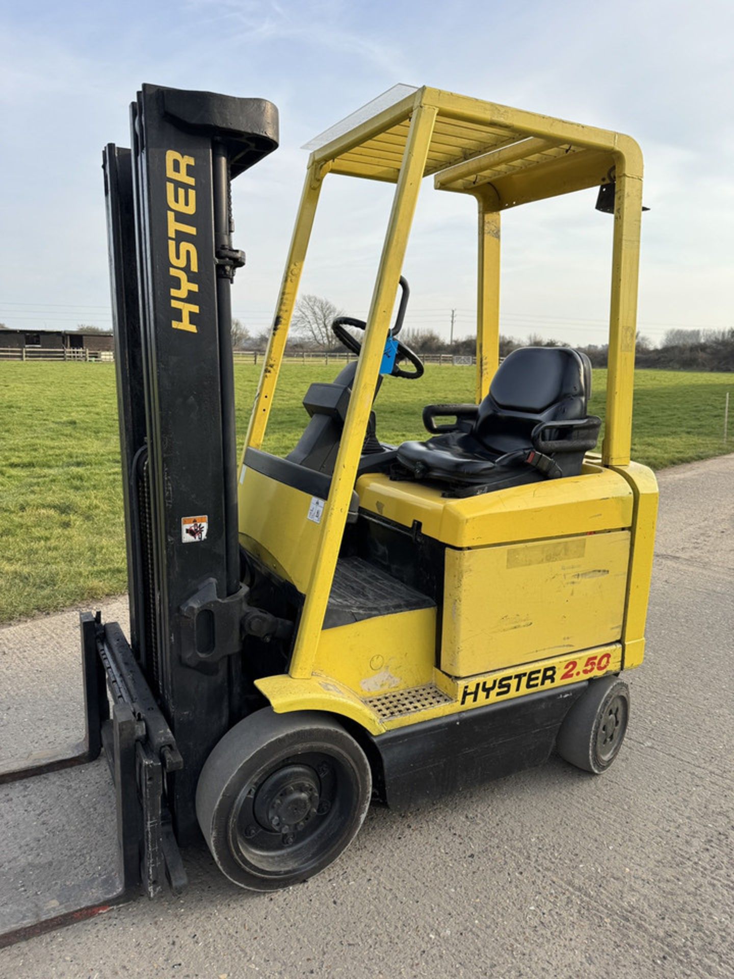 Hyster 2.5 Tonne Electric Forklift Truck, Container Spec, Complete With Charger - Image 5 of 5
