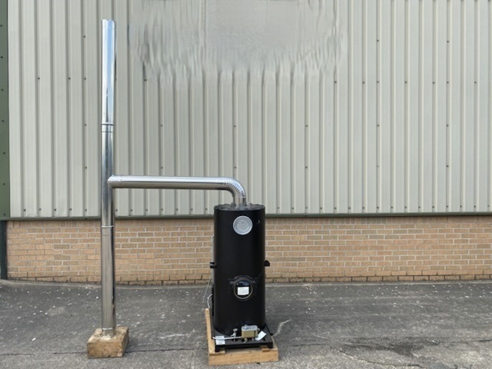 NO RESERVE - UNUSED Multi-Fuel Heater - DEVILLE with Blue Flame Technology - Image 2 of 17