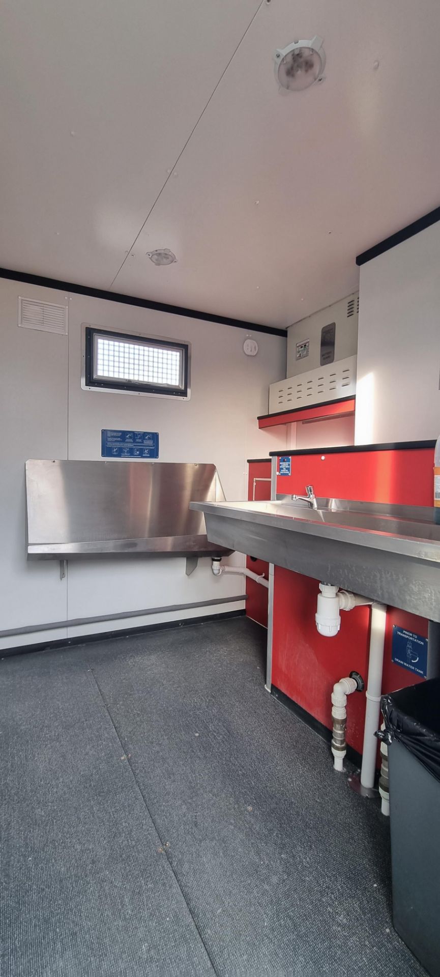Mobile Toilet Unit GH8546, Generator Running Hours Approximately 98 Hours - Image 6 of 11