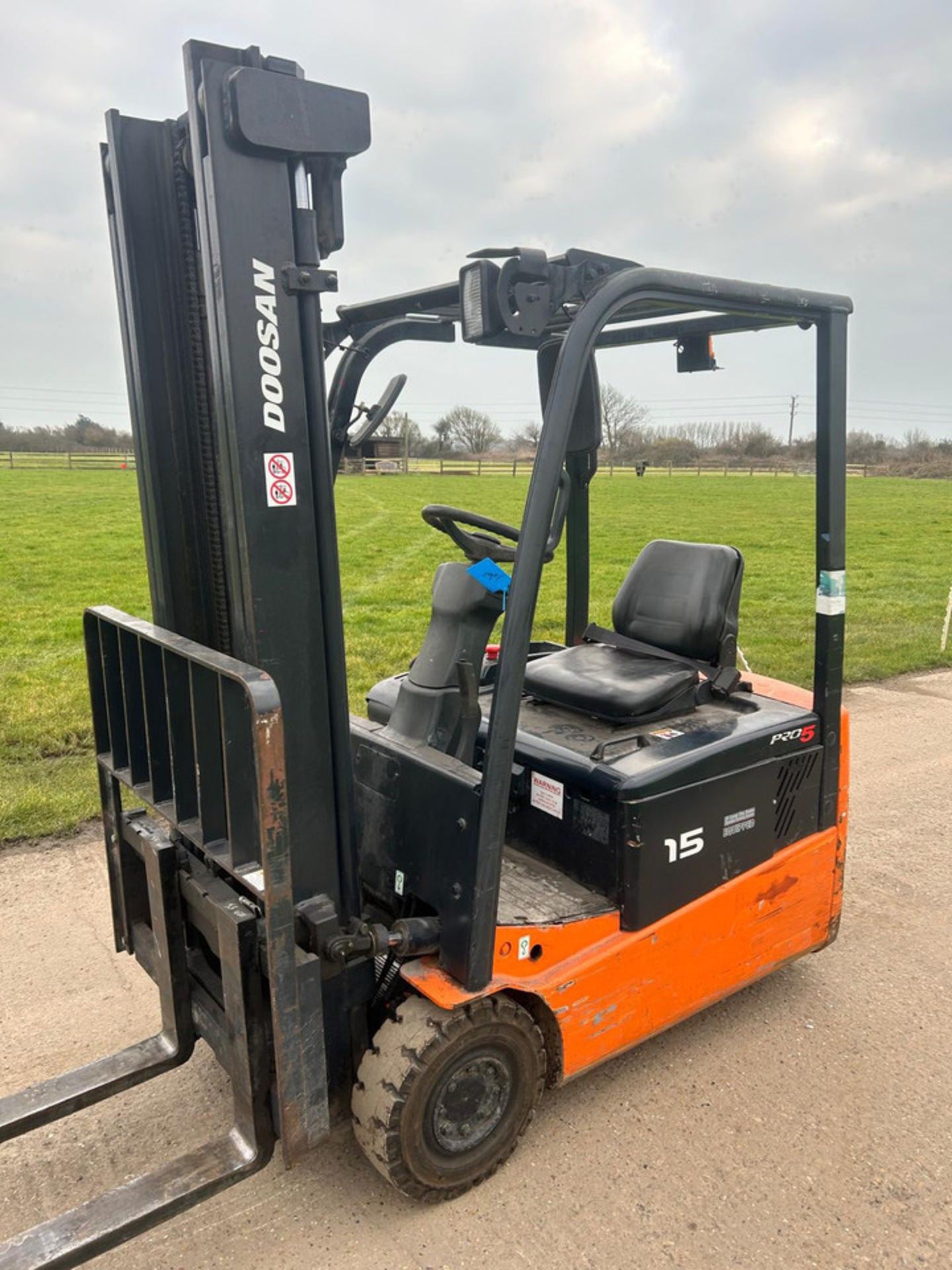 2008 Doosan 1.5 Tonne Electric Forklift, 4734 Hours, - Image 2 of 5