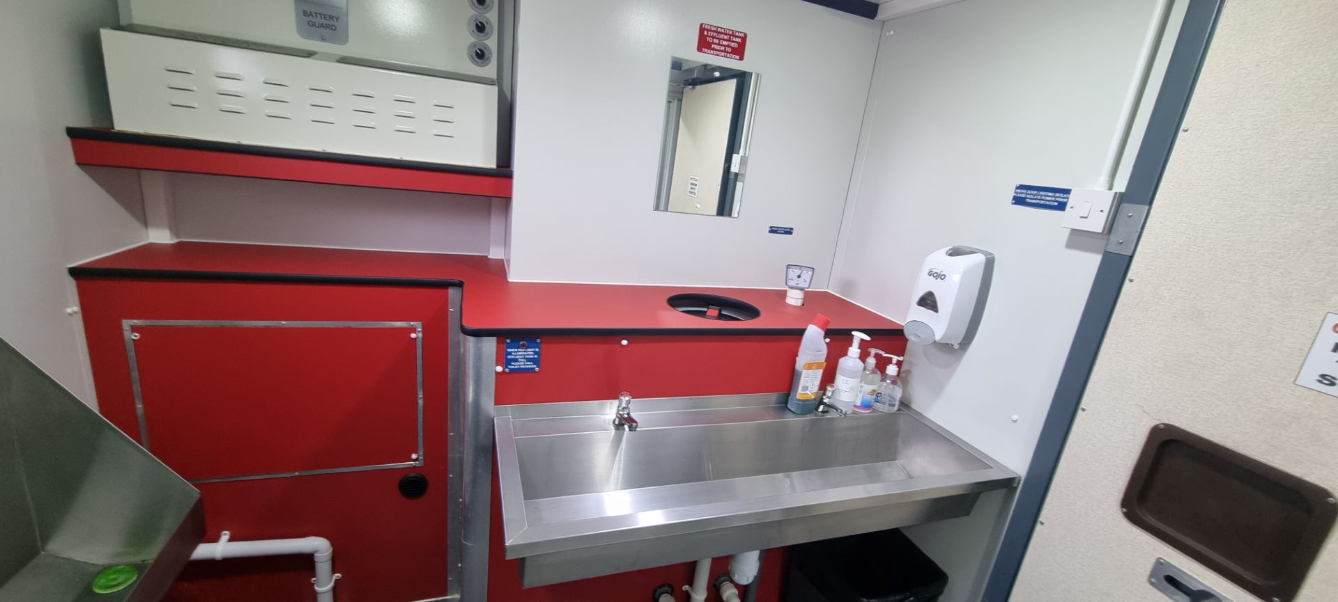 Mobile Toilet Unit GH8546, Generator Running Hours Approximately 98 Hours - Image 4 of 11