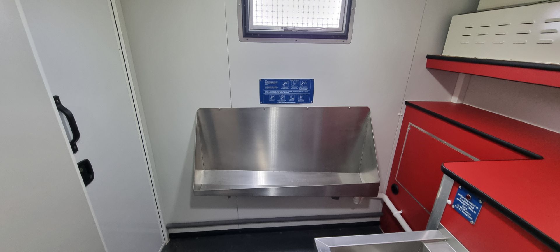 Mobile Toilet Unit GH8546, Generator Running Hours Approximately 98 Hours - Image 3 of 11