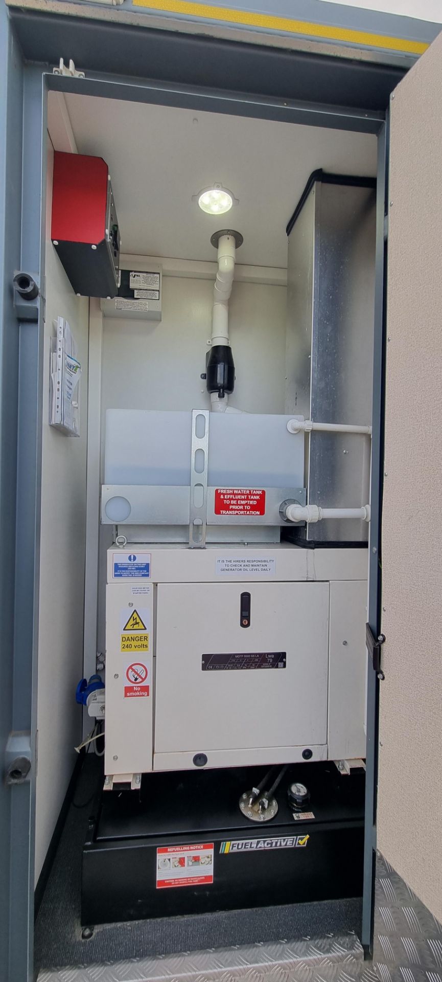 Mobile Toilet Unit GH8546, Generator Running Hours Approximately 98 Hours - Image 7 of 11