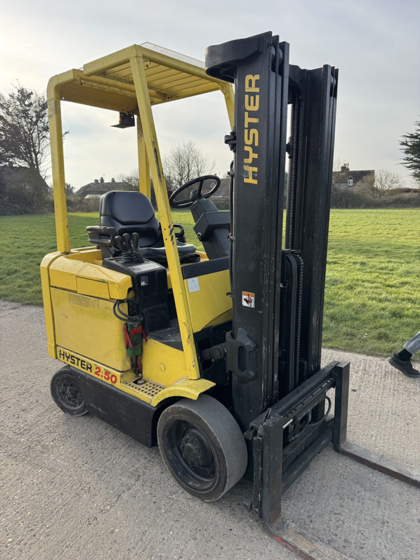 Hyster 2.5 Tonne Electric Forklift Truck, Container Spec, Complete With Charger - Image 4 of 5