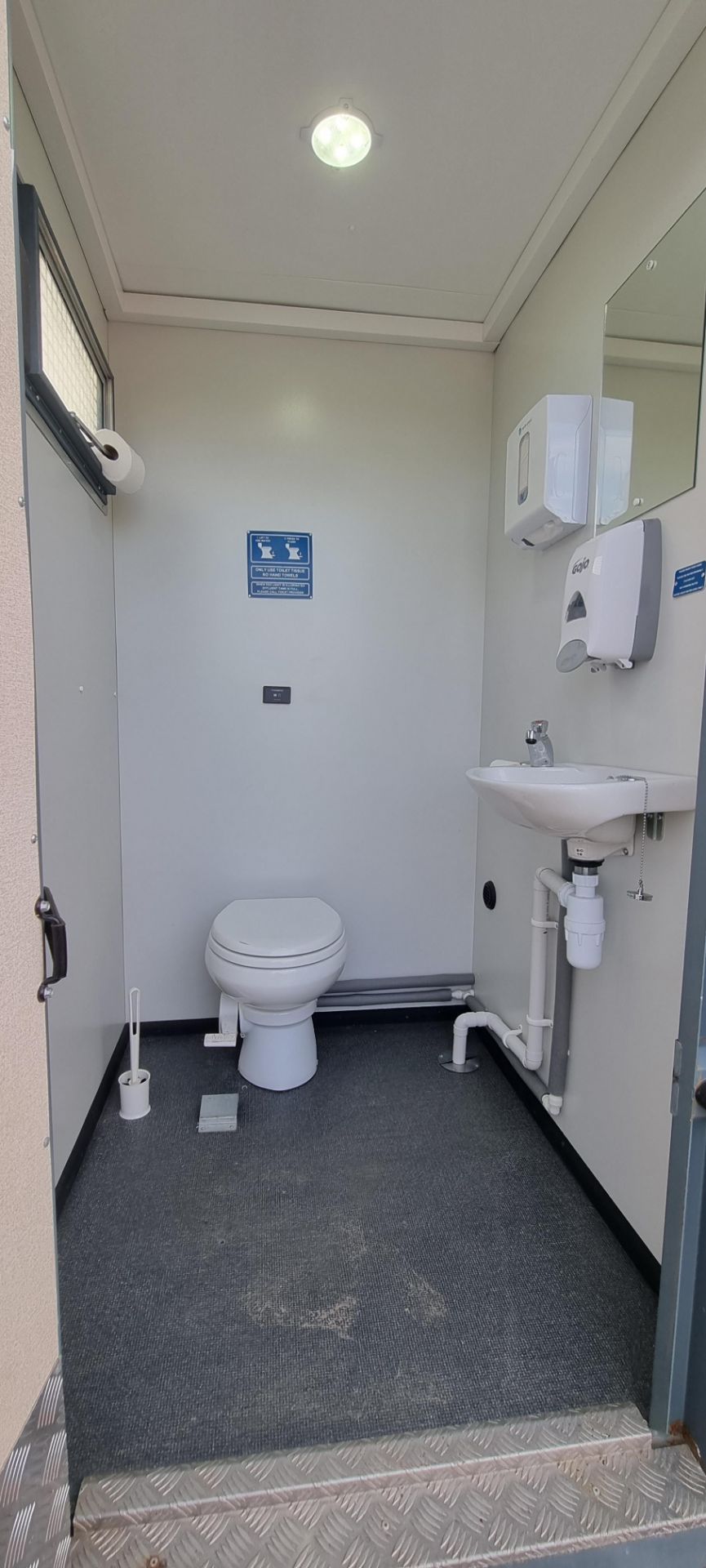 Mobile Toilet Unit GH8546, Generator Running Hours Approximately 98 Hours - Image 5 of 11