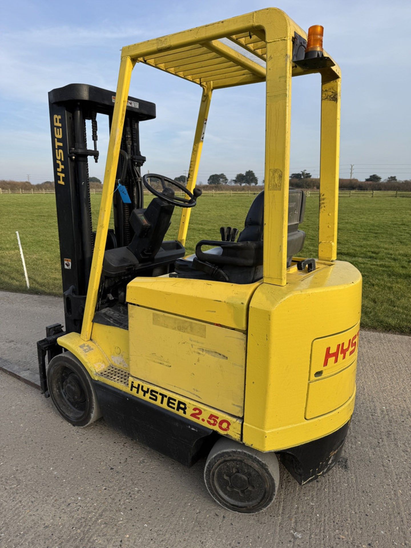 Hyster 2.5 Tonne Electric Forklift Truck, Container Spec, Complete With Charger - Image 3 of 5