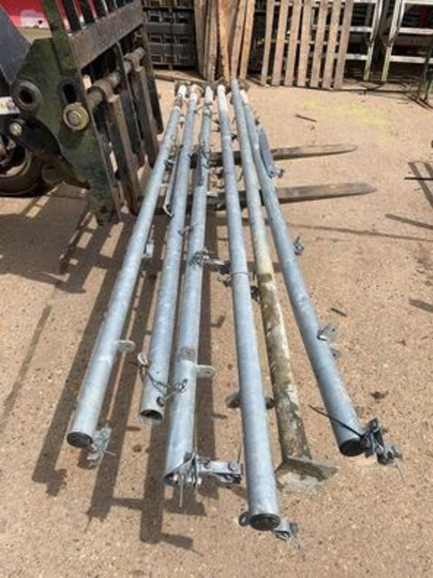 Heavy Duty Galvanised Link Fencing With Posts, Braces & Gates - Image 4 of 10