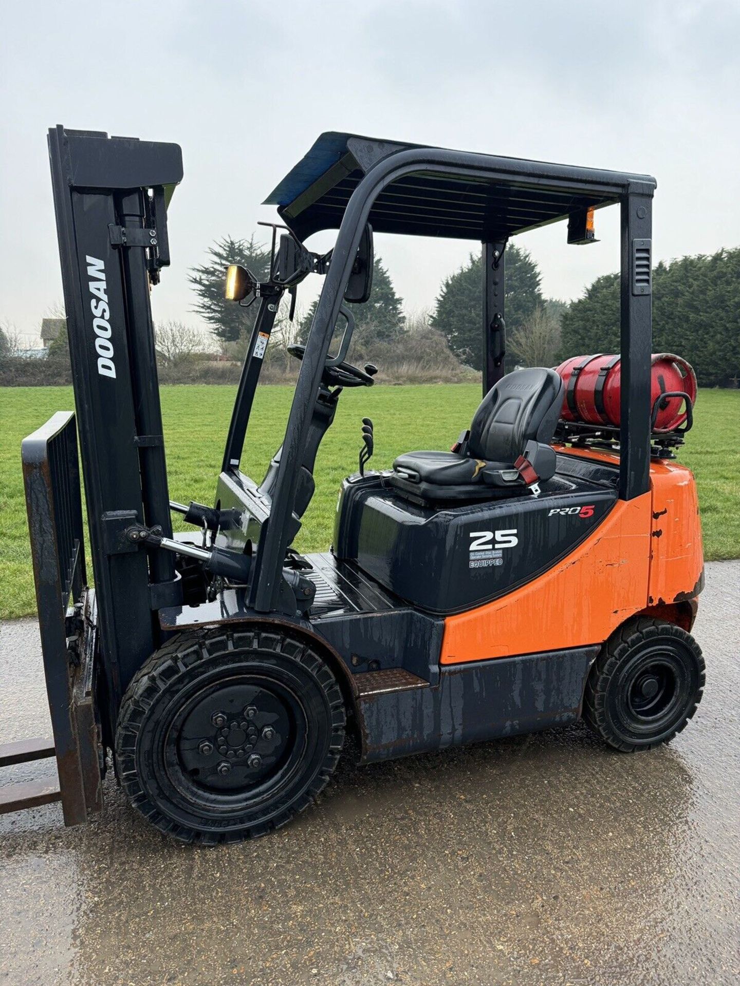 2017 Doosan G25E-5 2.5 Tonne Gas Forklift, 6351 Hours, 3.2m Duplex Mast With Side Shift - Image 4 of 6