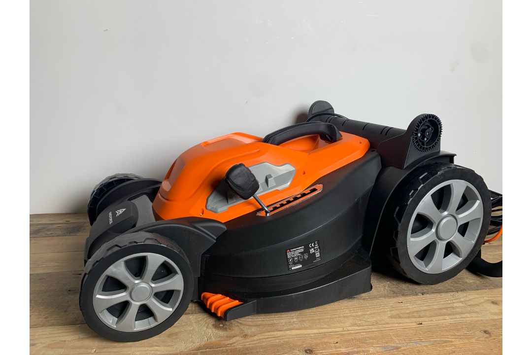 Yardforce Electric Lawnmower EM U44- No Reserve - Image 5 of 13