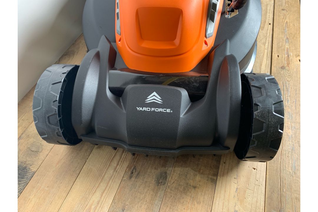 Yardforce Electric Lawnmower EM U44- No Reserve - Image 6 of 13