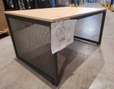 Mesh Display Table