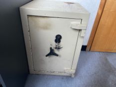 Safe *No Reserve*