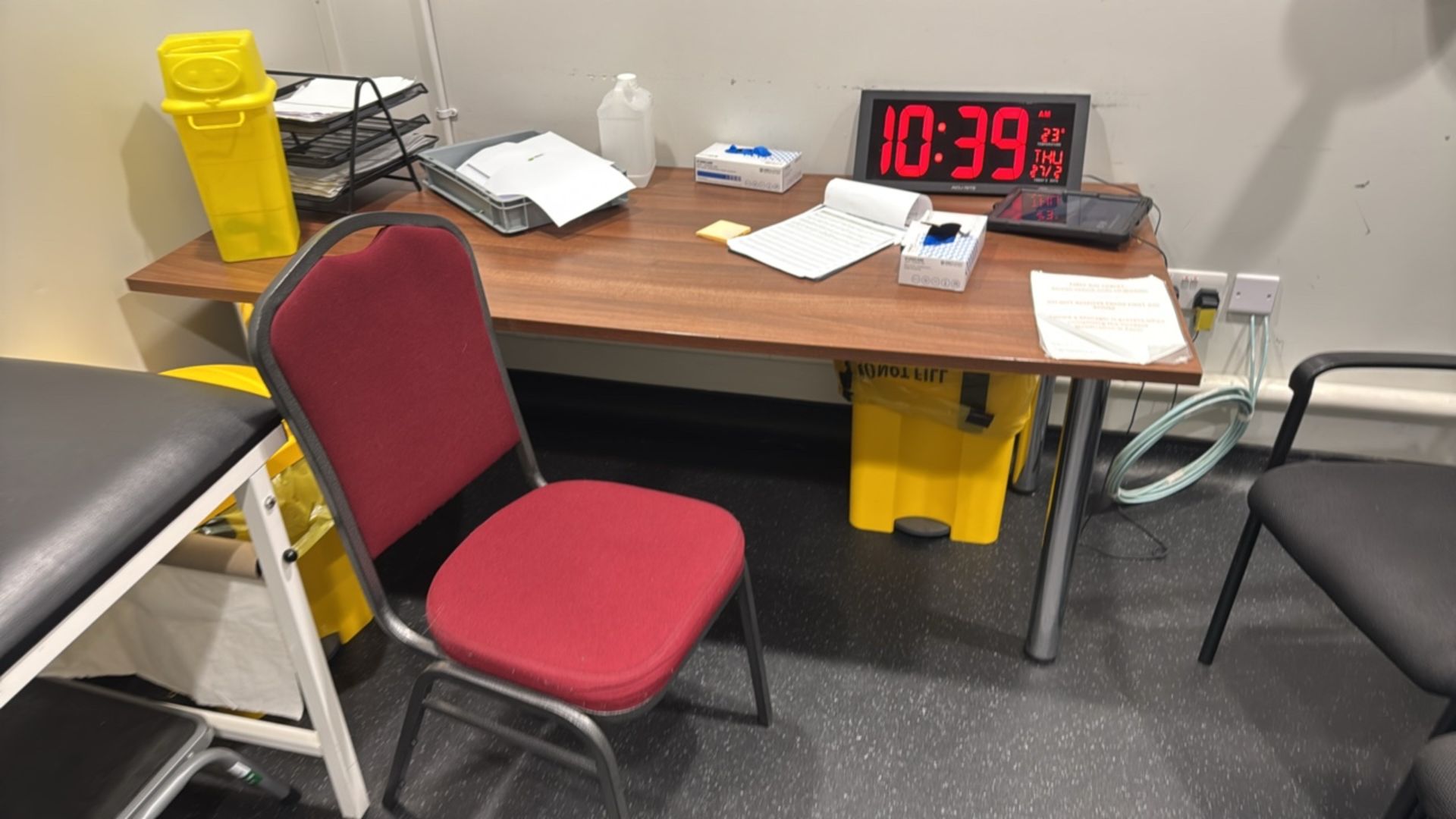 Contents of First Aid Room - Image 5 of 9