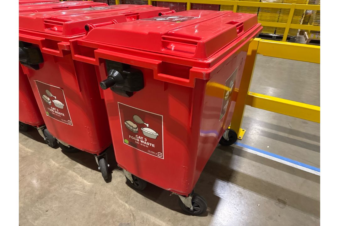 Red Plastic Waste Bins x10 - Image 3 of 6