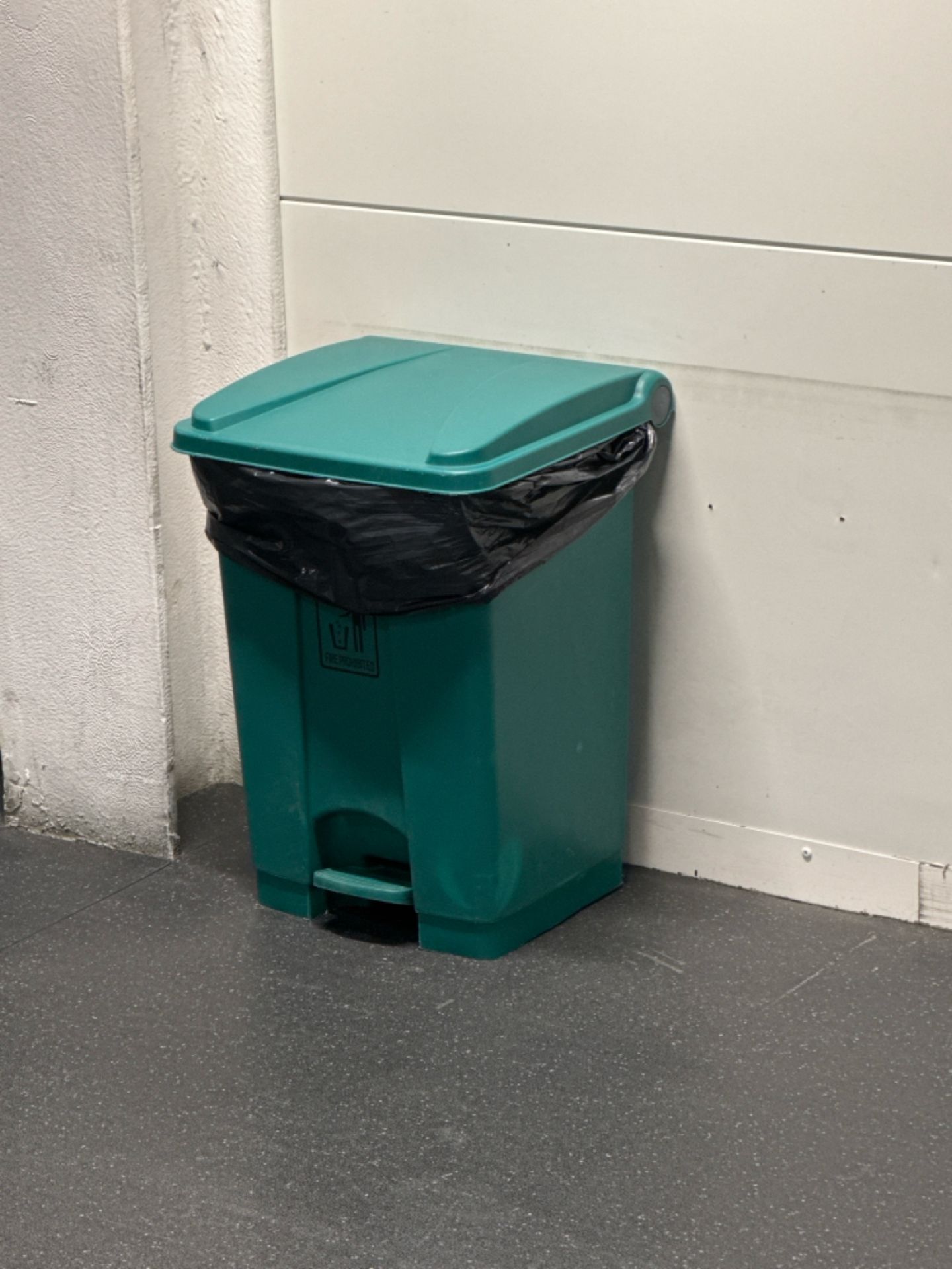 Green Plastic Bins x4 - Image 4 of 6