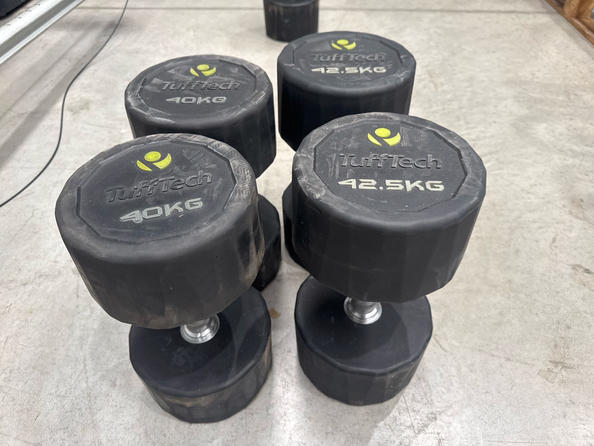Set Of 40,42.5KG Dumbbells - Image 2 of 4