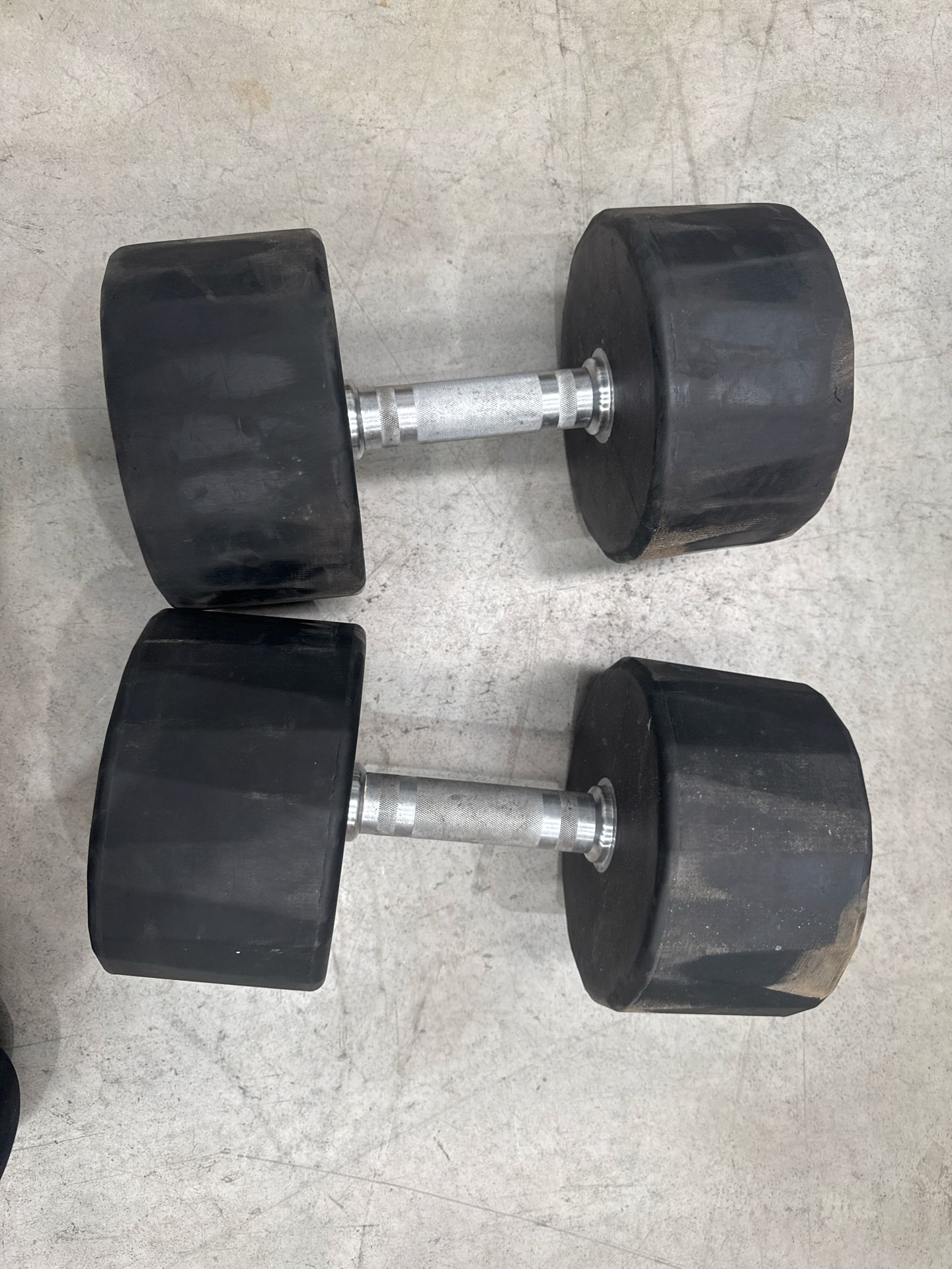 Set Of 40,42.5KG Dumbbells - Image 4 of 4