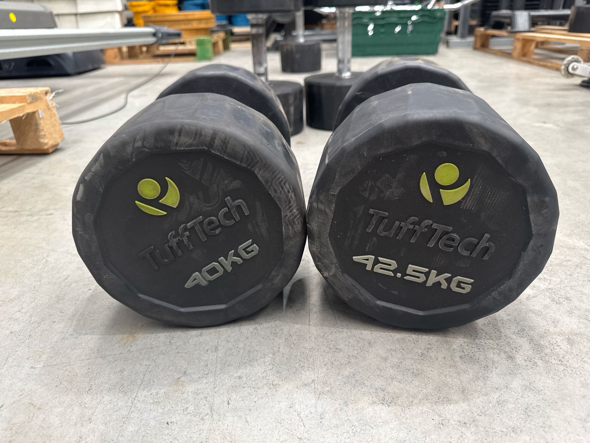 Set Of 40,42.5KG Dumbbells - Image 3 of 4