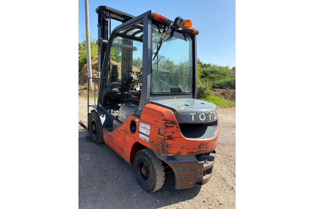 2017 Toyota 2.5 Tonne Diesel Forklift, 6124 Hours, 6m Triple Mast, Side Shift, Spare 4th Service - Image 3 of 8