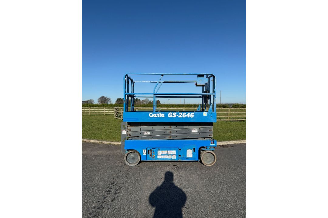 2006 Genie GS2646 Electric Scissor Lift - Image 2 of 11