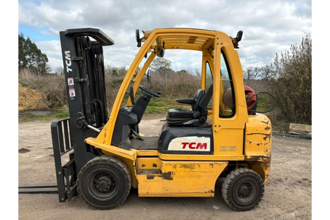 2017 TCM 2.5 Tonne Gas Forklift, 3615 Hours, 4500mm Full Free Lift, Side Shift - Image 1 of 7